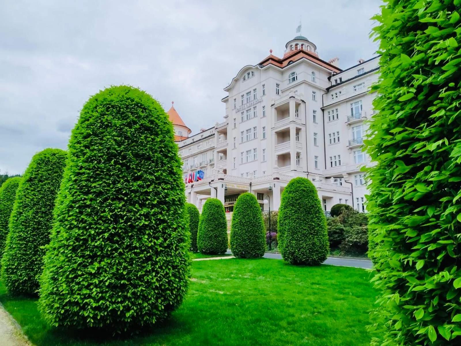 Artflora Kv Premium Karlovy Vary Exterior foto